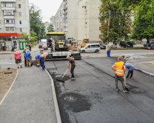 Автодор лататиме дороги відходами: замість щебеню та піску, зате дешевше