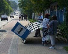 На Тернопольщине вандалы разобрали остановку – ждите транспорт под открытым небом