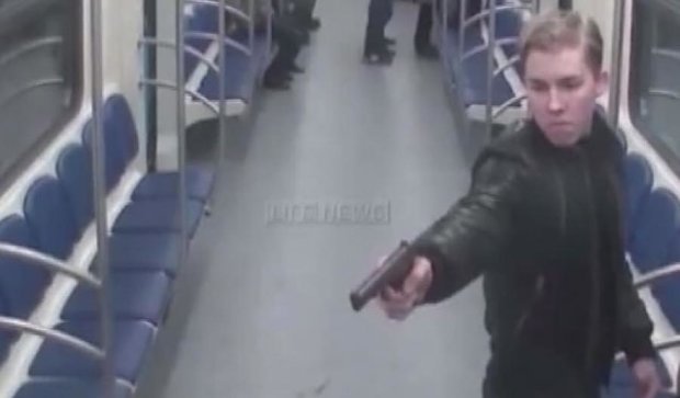 У метро пасажир вистрілив у чоловіка