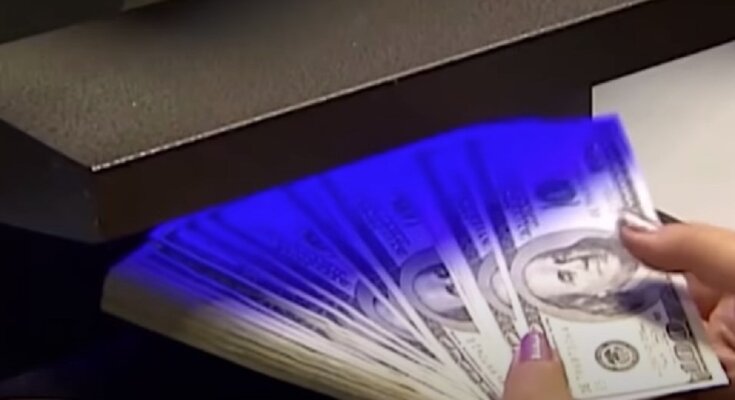 Долари. Фото: Youtube