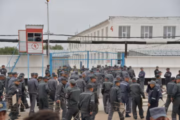 Возле тюрьмы на Винниччине переполох, такого не видели даже бывалые копы: кадры дикого ЧП