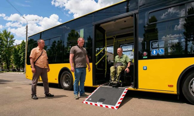 Водії громадського транспорту на тренінгу з безбар'єрності