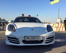 Кримський екс-прокурор на Porsche намагався прорвати блокаду (фото)