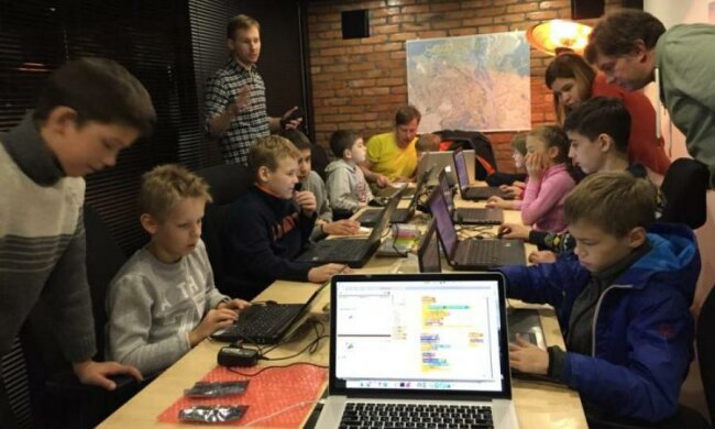 МОН и IT-школьник объединились в комитет по цифровым образовательным технологиям