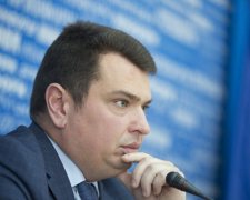 Директору НАБУ Ситнику "торжественно" вручили протокол о коррупции: словили прямо на трассе