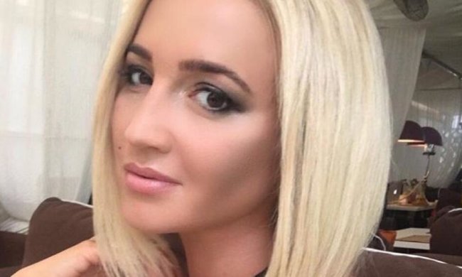 Бузова займається спортом в ультракоротких шортах