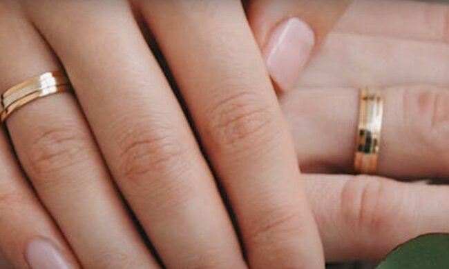 Обручальные кольца, фото из свободных источников