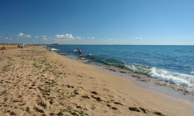 Зате кримнаш: у мережі показали, як російські дикуни спотворюють пляжі півострова