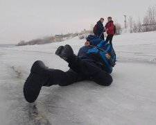 В Харькове рыбак ушел под лед и оставил жену без леща