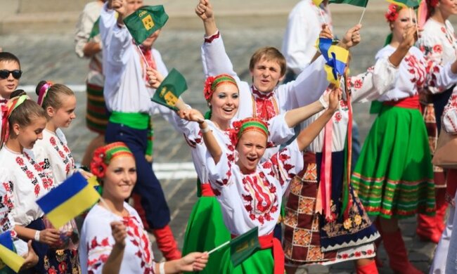 Карьеристы с лишним весом: эксперты создали портрет украинца