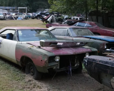 Кладовище Dodge і Plymouth, кадр з відео