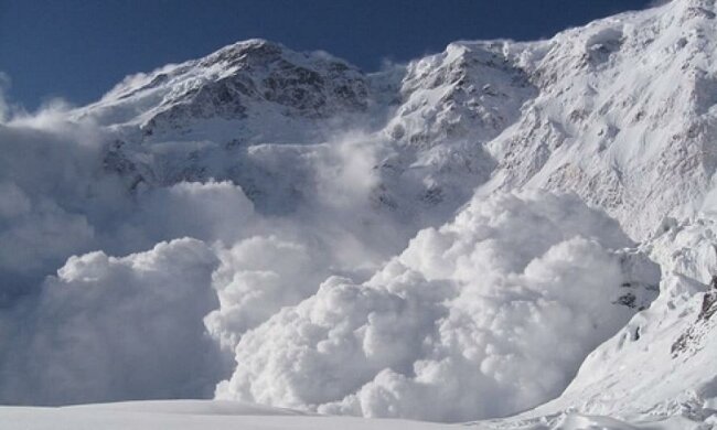 Свята у Карпатах відміняються: підвищена лавинна небезпека