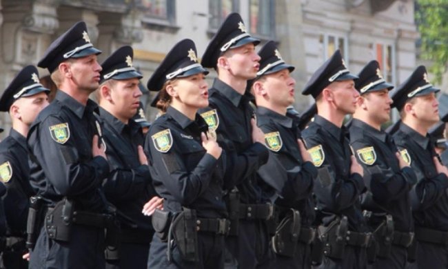 До франківської патрульної поліції записуються цілими сім'ями