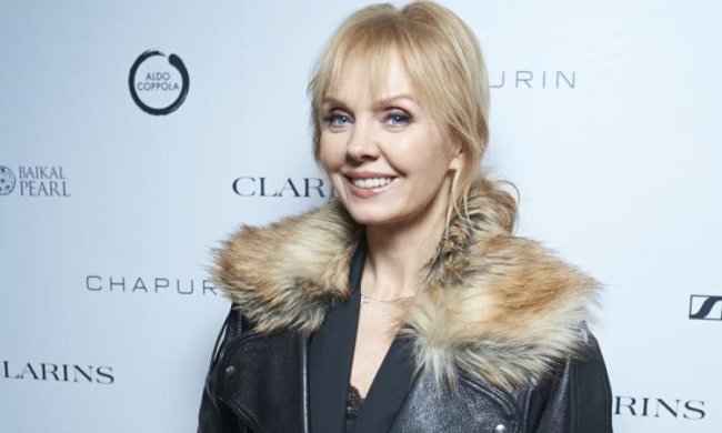 АТБ не поможет: популярная певица впаривает фанатам свою еду втридорога