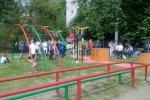 Озвіріла харків'янка направила на дітей "калаш": діяли на нерви