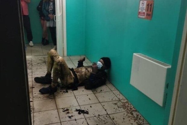 Садисты сожгли заживо пожилого бездомного прямо в подъезде