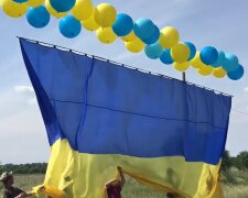 Український прапор над Донецьком, скріншот: Facebook