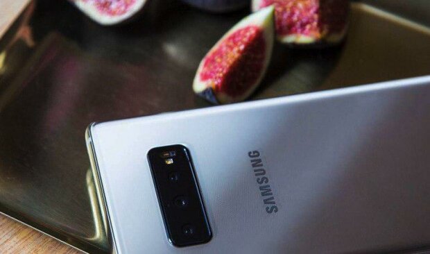 Samsung Galaxy S10 потрапив до рук інсайдера: відео