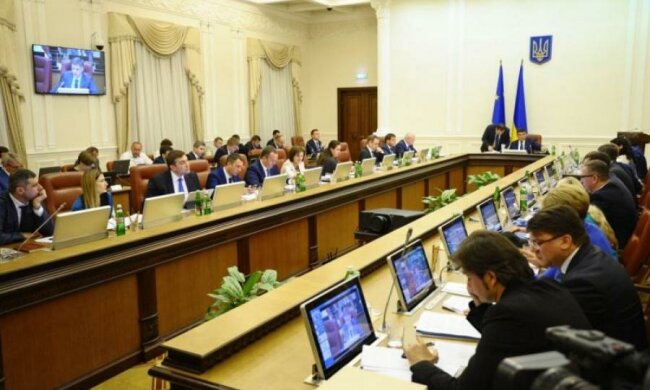 І договорити не встиг: одіозний міністр знепритомнів на роботі 