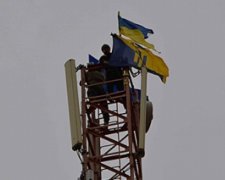 Украинский флаг над Чонгаром вывесил "Механик" из Тернополя (фото)