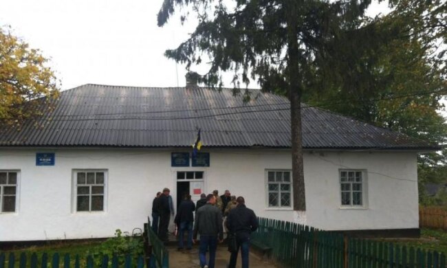 Влада не має перекидати фінансування освіти та медицини на місцеві громади, – “Наш край”