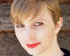 Інформатор WikiLeaks показала обличчя після зміни статі