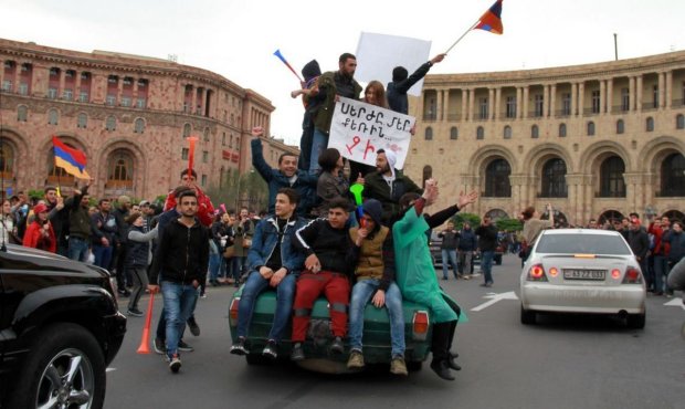 Позачергові вибори вирішать долю Вірменії: що відбувається