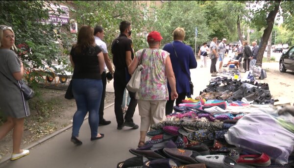 В Запорожье разогнали уличных торгашей, теперь сало только в супермаркете