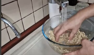 Котлети з перловки: фото скрін Ютуб
