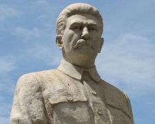 У Росії встановлюють пам'ятники Сталіну