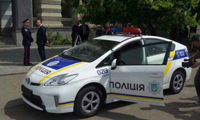В Киеве накрыли двух сутенерш, вербовали девушек у вас под носом: "Логово разврата маскировали под..."