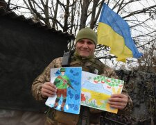 Воїни ЗСУ отримали малюнки від маленьких українців, фото: facebook.com/30brigade