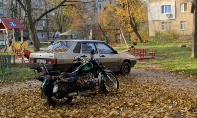 Авто та мотоцикл, фото: Знай.ua