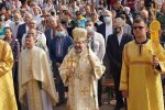 Порошенко с букетом и без жены засекли в Тернополе, замешана красавица в желтой машине