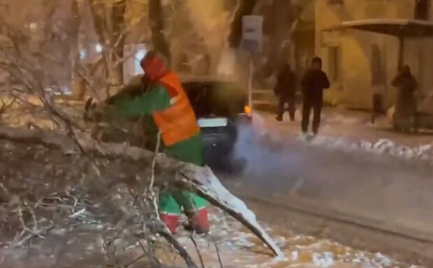 В Украине из-за снегопадов объявили красный уровень опасности: Укравтодор назвал самые критические маршруты