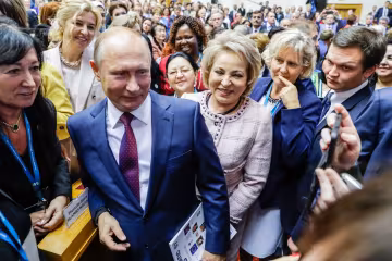 Путін на жіночому форумі