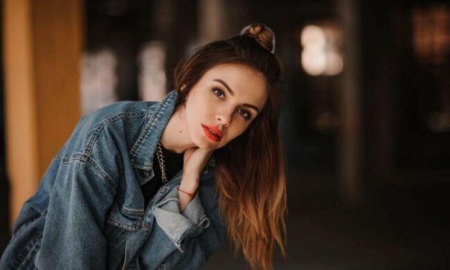 Поки мама не бачить: юна українська співачка роздяглася в новому кліпі