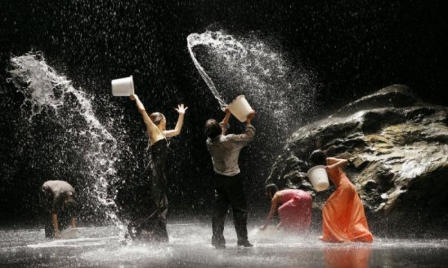 Неймовірне відео: вода повністю замінила спецефекти