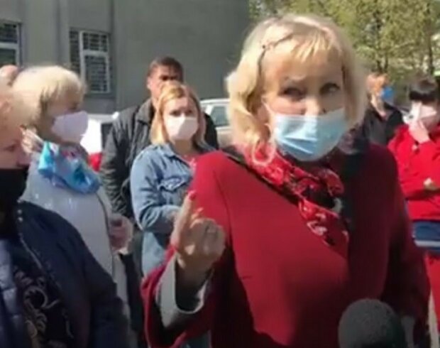 Львовские медики восстали против копеечных зарплат в разгар пандемии - "ходим под Богом"