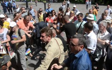 Мітинг під Радою: спалахнув перший конфлікт