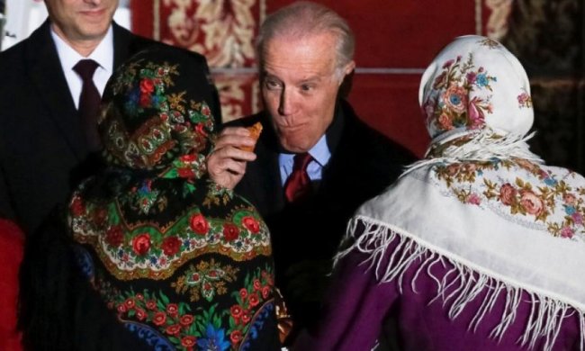 Байдена вразив український хліб в аеропорту "Бориспіль" (відео)