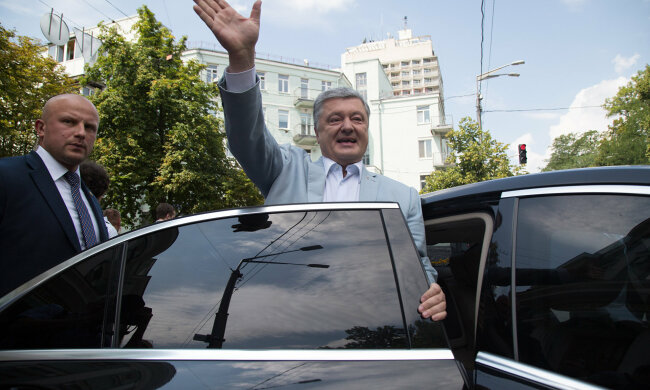 Порошенко готується покинути Україну: стала відома точна дата і напрям