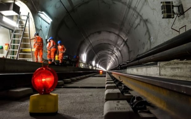 Вибух залізничного тунелю в Китаї вбив 12 людей