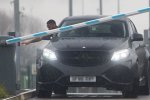 Как звезды Манчестер Сити боролись с парковочным шлагбаумом