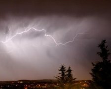 Сьогодні Україну накриють сильні зливи та грози
