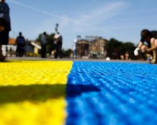 Братские народы: в Питере активиста избили за украинский флаг