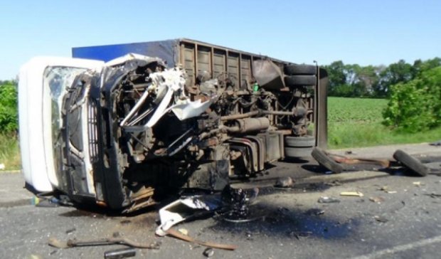 На Полтавщині водій  Vokswagen загинув під вантажівкою  