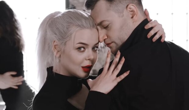 Аліна Гросу і Роман Полянський, скріншот з відео