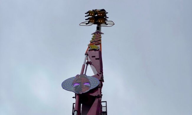 Гонщики опинилися в пастці на популярному атракціоні Speed Buzz