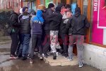 Здоровые лоботрясы брали штурмом секонд-хенд во Львове: позорная драка возмутила всю страну